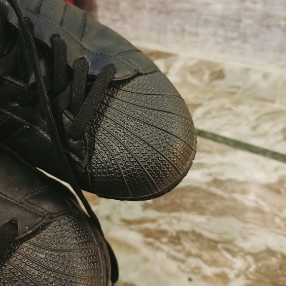 Adidas - Picture 12 of 16